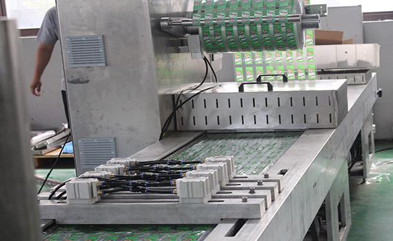 拉伸膜包装机对卤制品生产行业的应用