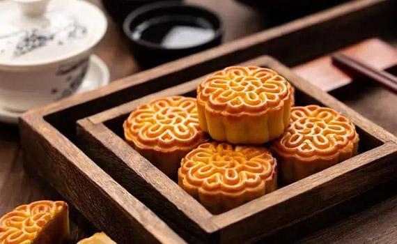 食品生产线中的月饼
