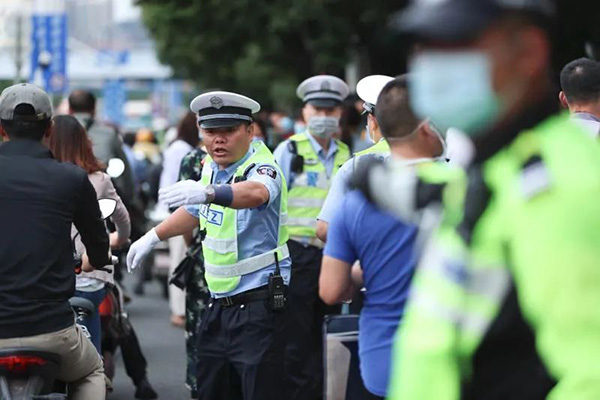 聚焦高考,两地安检情况不同引发网友热议