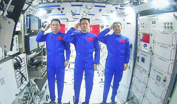 中国航天员出舱7小时书写传奇