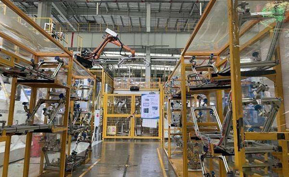 工业机器人“上楼”，空中无人化生产线让这家工厂向上“生长”出500多平方米